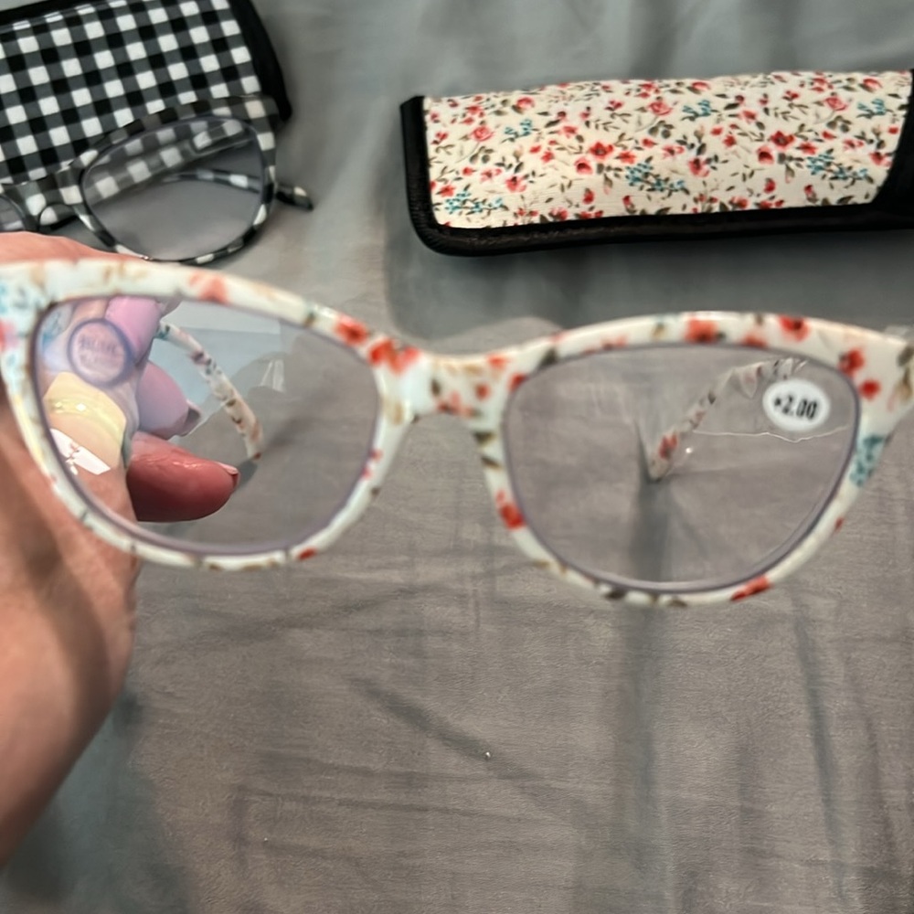 Reading glasses - Picture 2 of 2